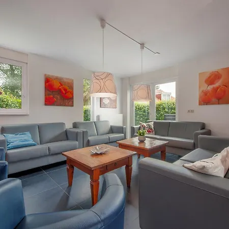 Villa Comfortable With Sun Shower, In Surroundings Arcen